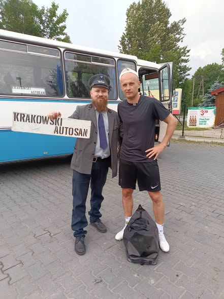 Zabytkowy autokar na rajdzie - Autosan